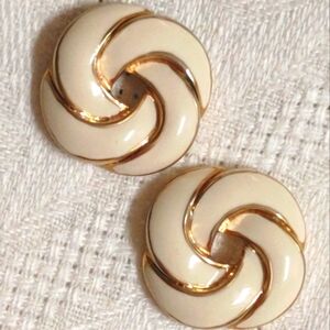 VTG Ivory Enamel & Gold Tone French Knot Post Earrings